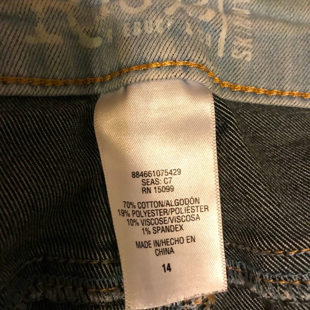 Light washed denim jeans
